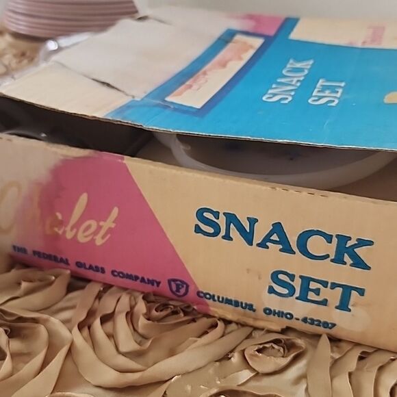 Federal 'Chalet' pattern Snack Set for 4 - Picture 9 of 9